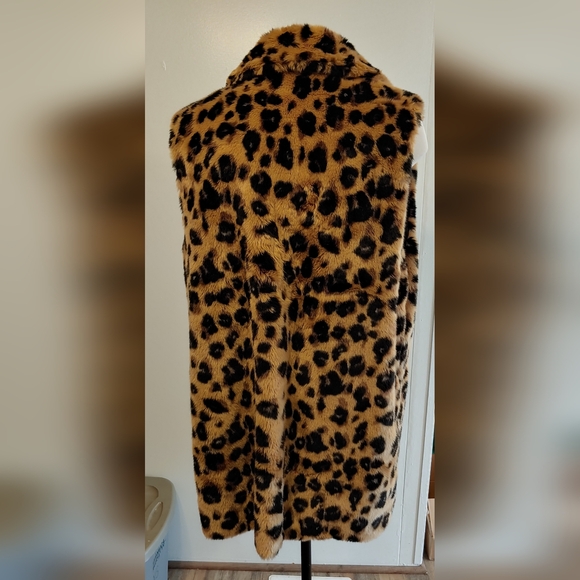 Faux Fur Vest - Picture 2 of 3